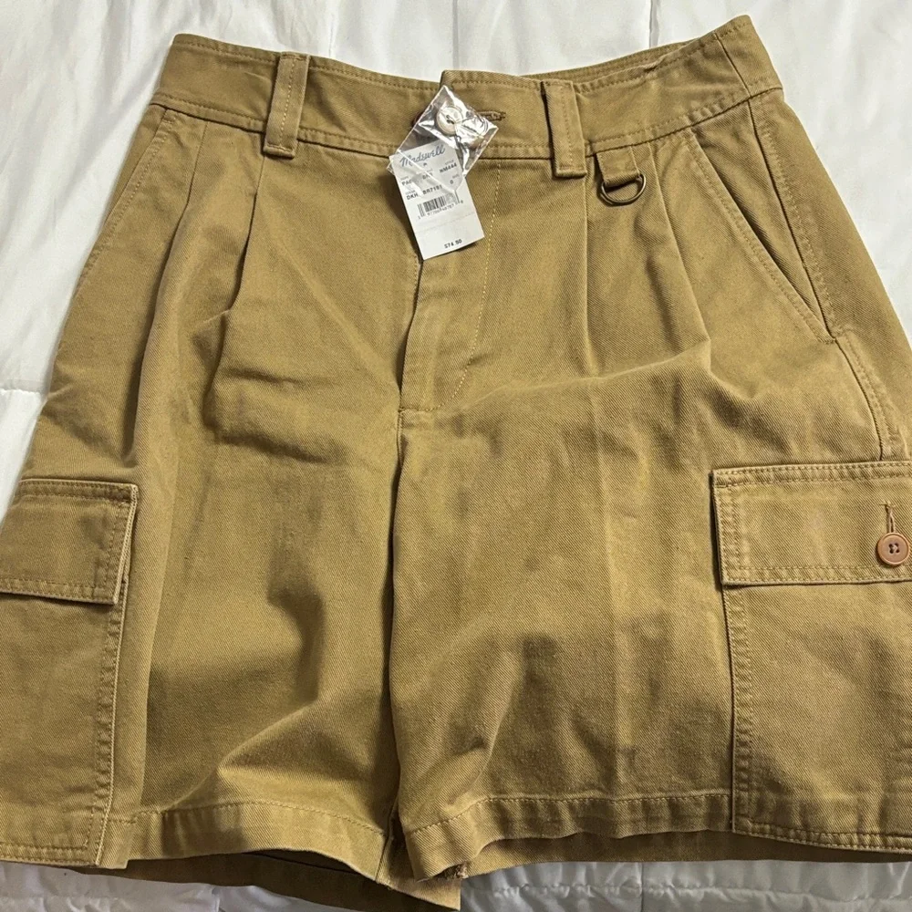 Madewell Women's Cargo Shorts in Tan - Picture 1 of 2